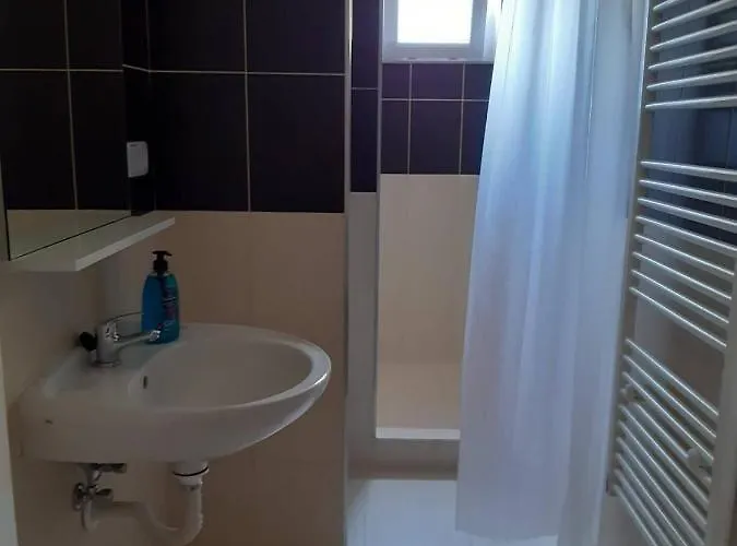 Penzion Cerhenice Guest house *